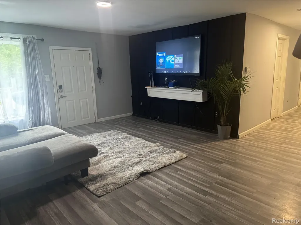 15571 Fenton Redford Charter Township MI 48239