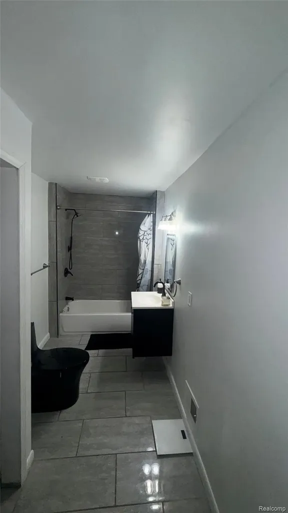15571 Fenton Redford Charter Township MI 48239