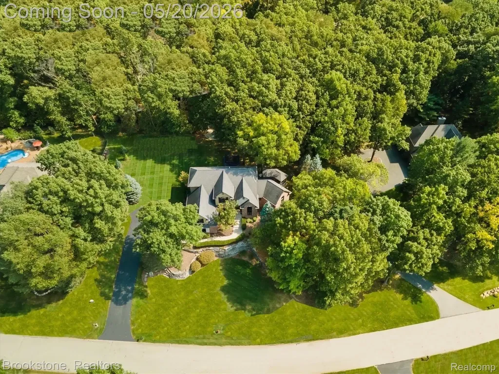 2157 Canterwood Highland Charter Township MI 48357