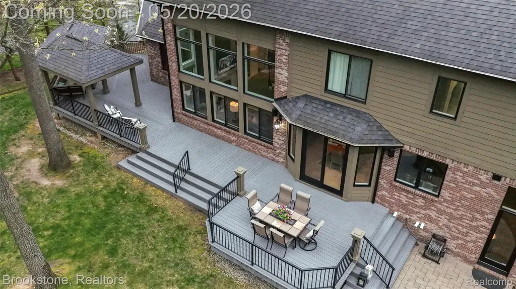 2157 Canterwood Highland Charter Township MI 48357