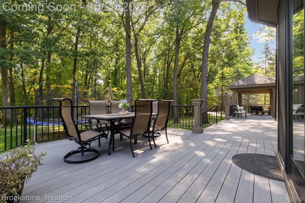 2157 Canterwood Highland Charter Township MI 48357