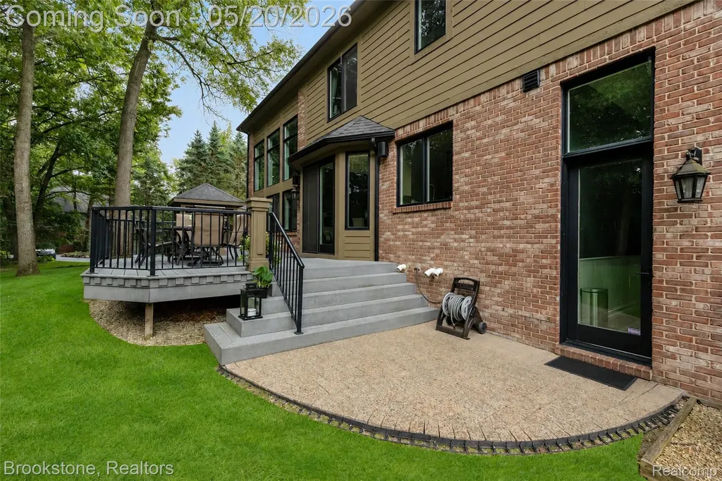 2157 Canterwood Highland Charter Township MI 48357