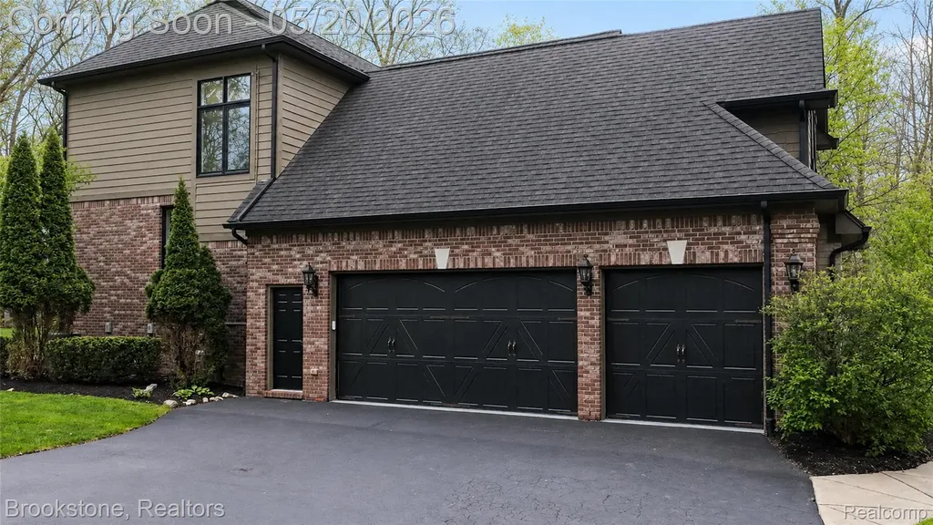 2157 Canterwood Highland Charter Township MI 48357