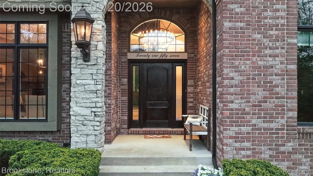 2157 Canterwood Highland Charter Township MI 48357