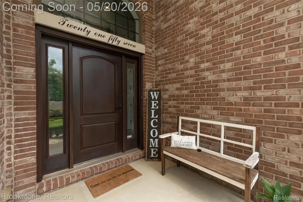 2157 Canterwood Highland Charter Township MI 48357