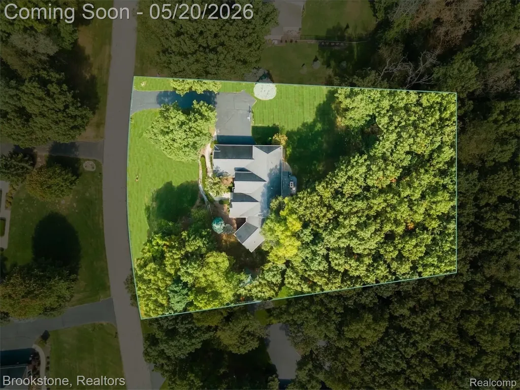 2157 Canterwood Highland Charter Township MI 48357
