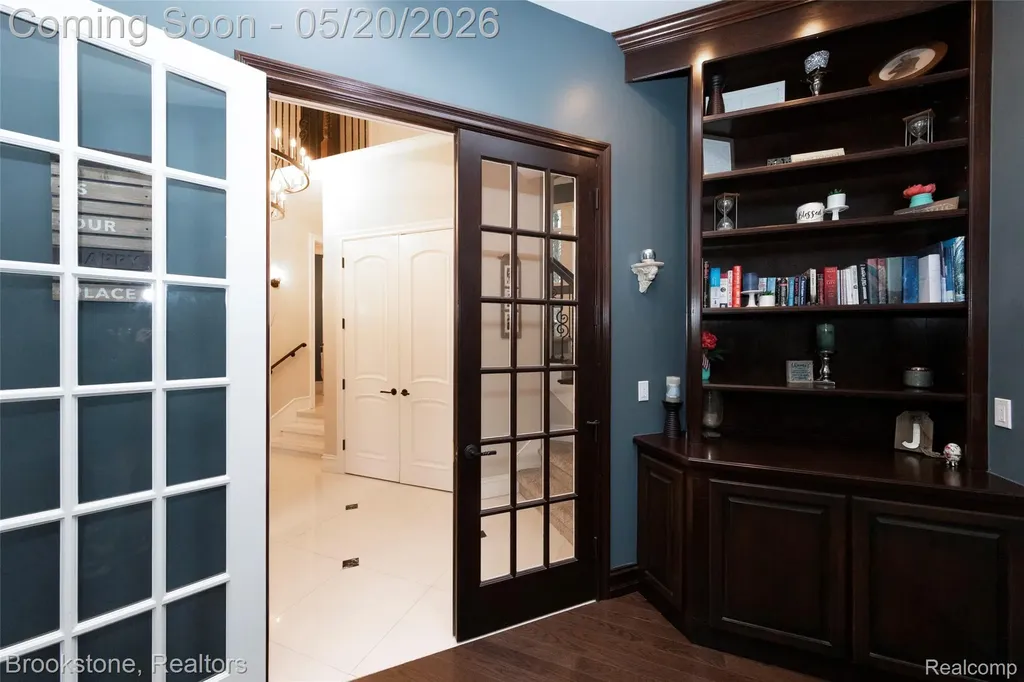 2157 Canterwood Highland Charter Township MI 48357
