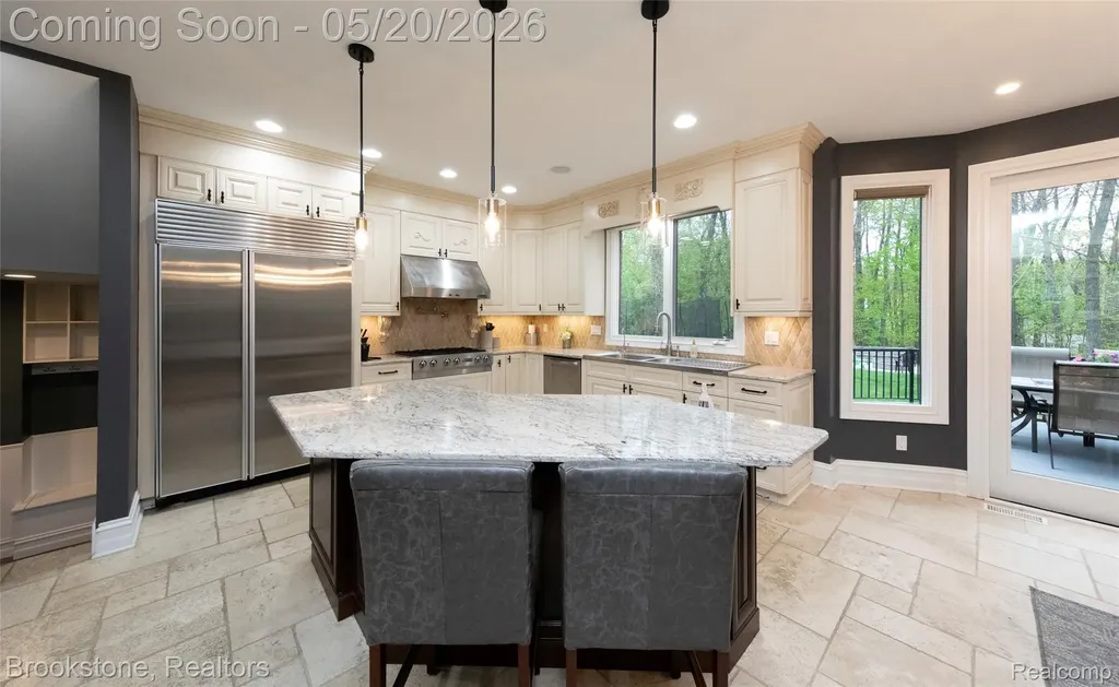 2157 Canterwood Highland Charter Township MI 48357