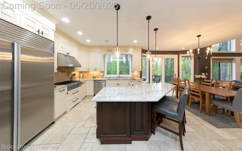 2157 Canterwood Highland Charter Township MI 48357