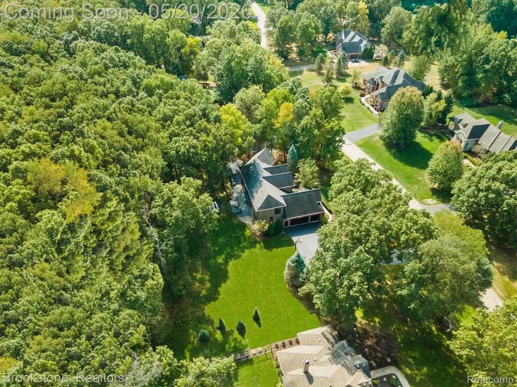 2157 Canterwood Highland Charter Township MI 48357