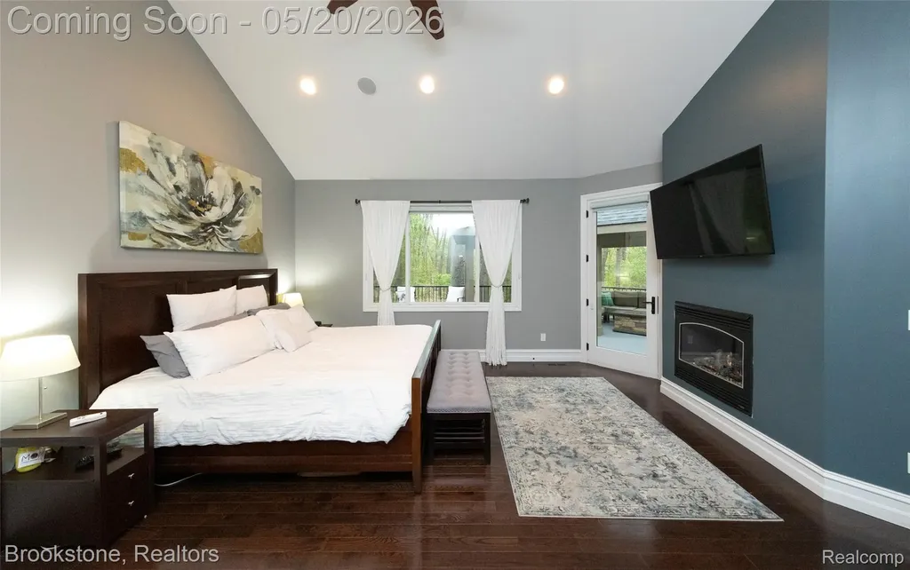 2157 Canterwood Highland Charter Township MI 48357