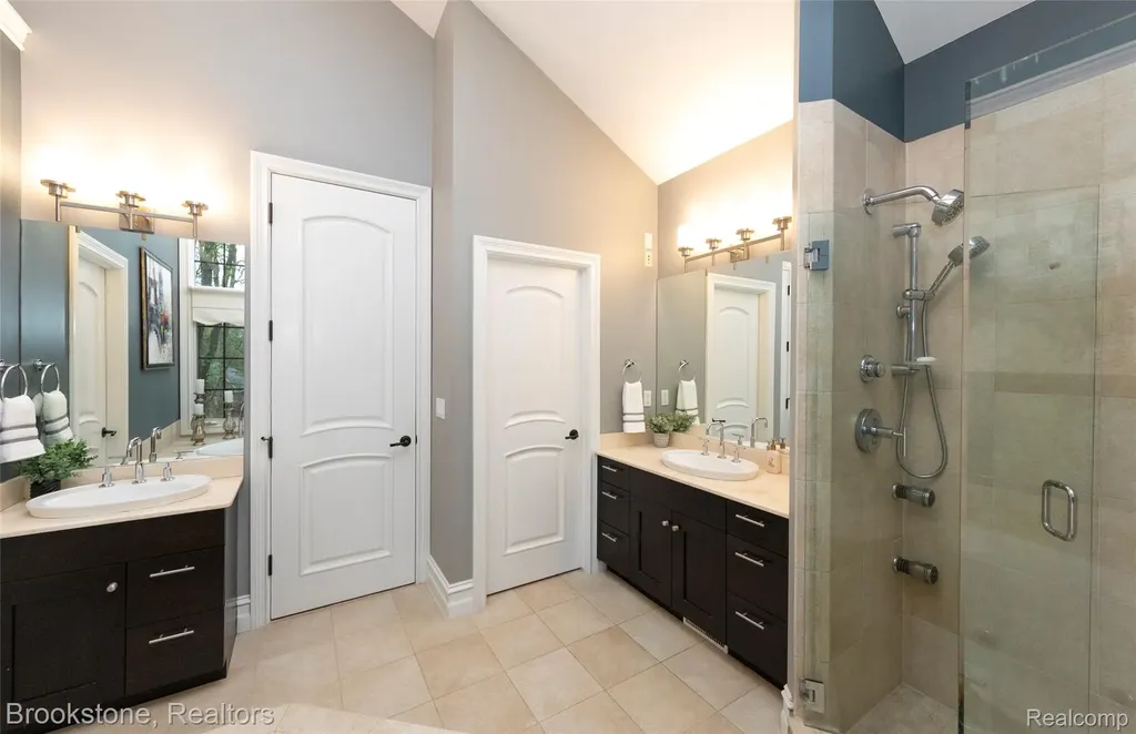 2157 Canterwood Highland Charter Township MI 48357
