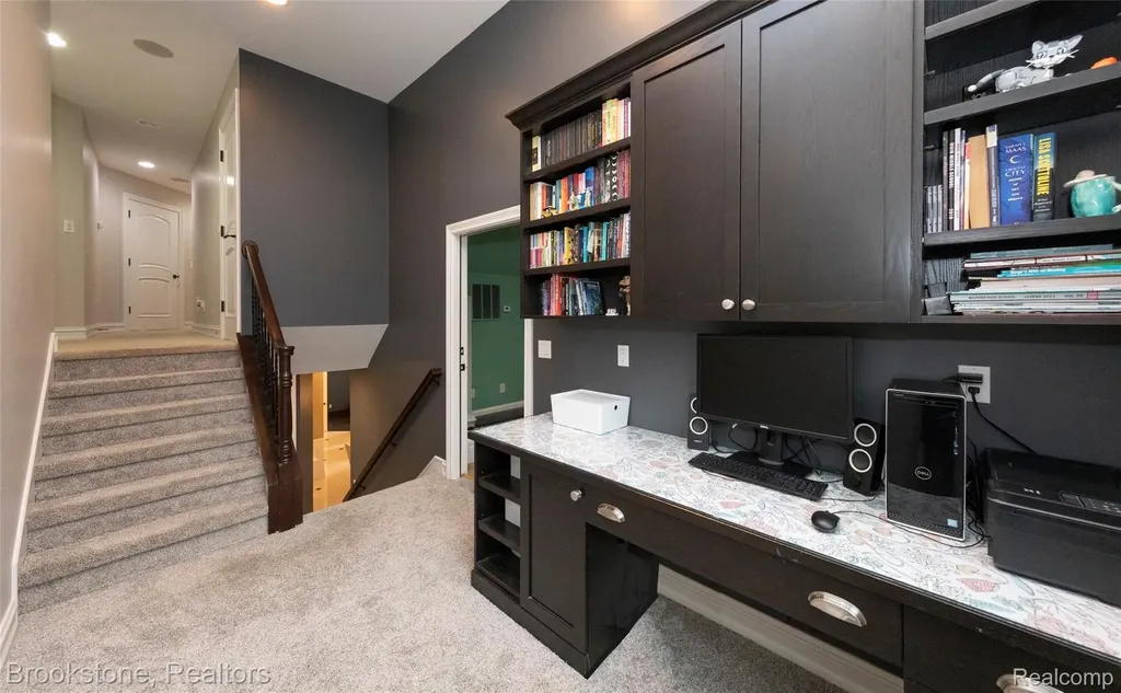 2157 Canterwood Highland Charter Township MI 48357