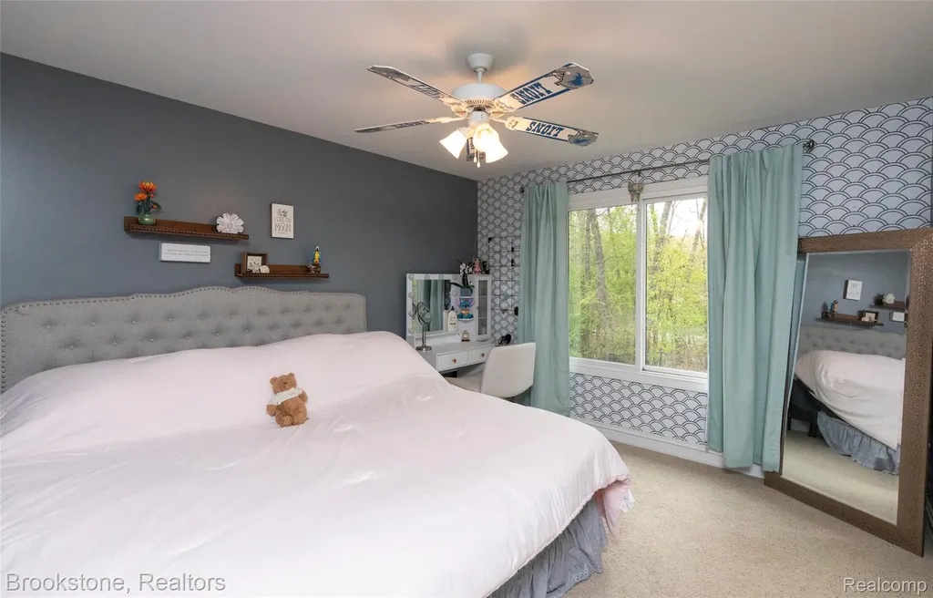2157 Canterwood Highland Charter Township MI 48357