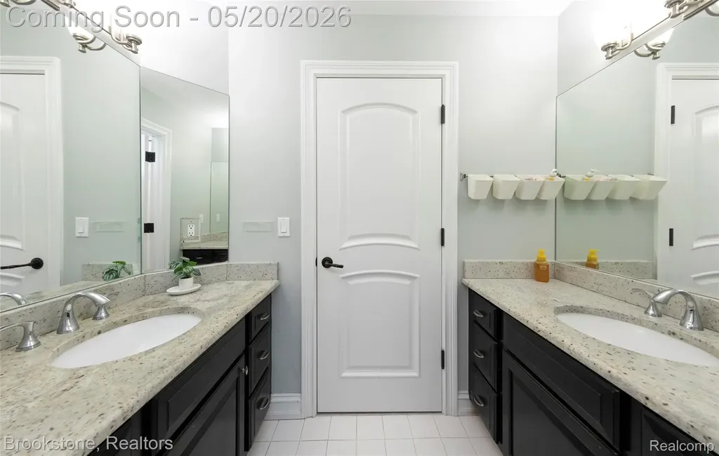 2157 Canterwood Highland Charter Township MI 48357