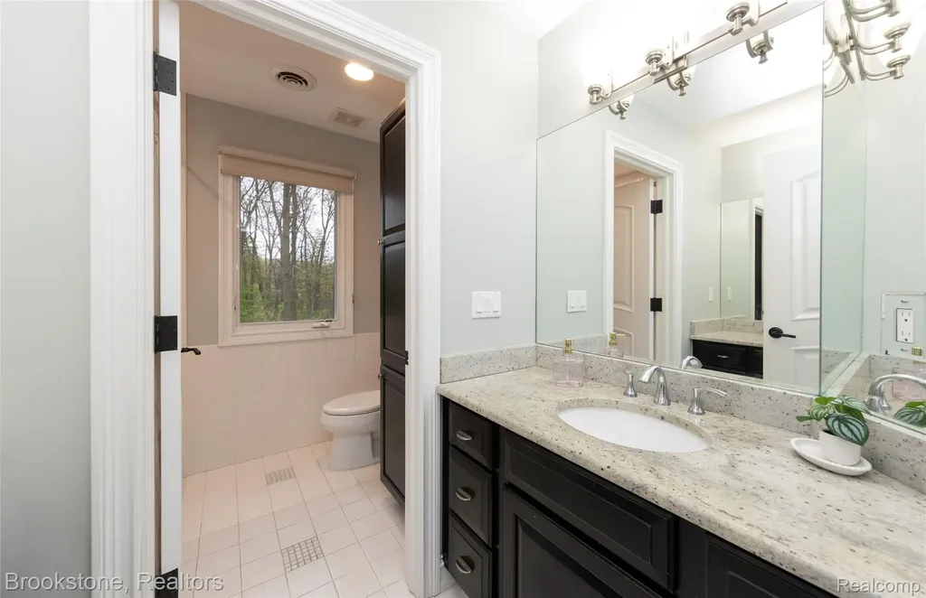 2157 Canterwood Highland Charter Township MI 48357