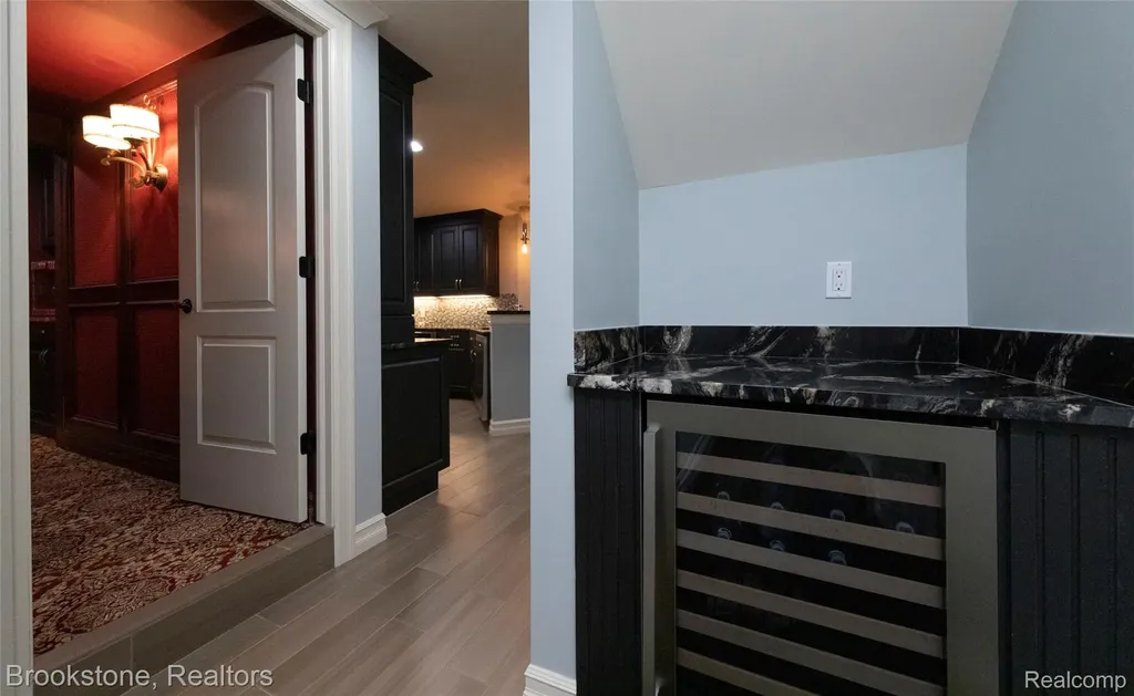 2157 Canterwood Highland Charter Township MI 48357