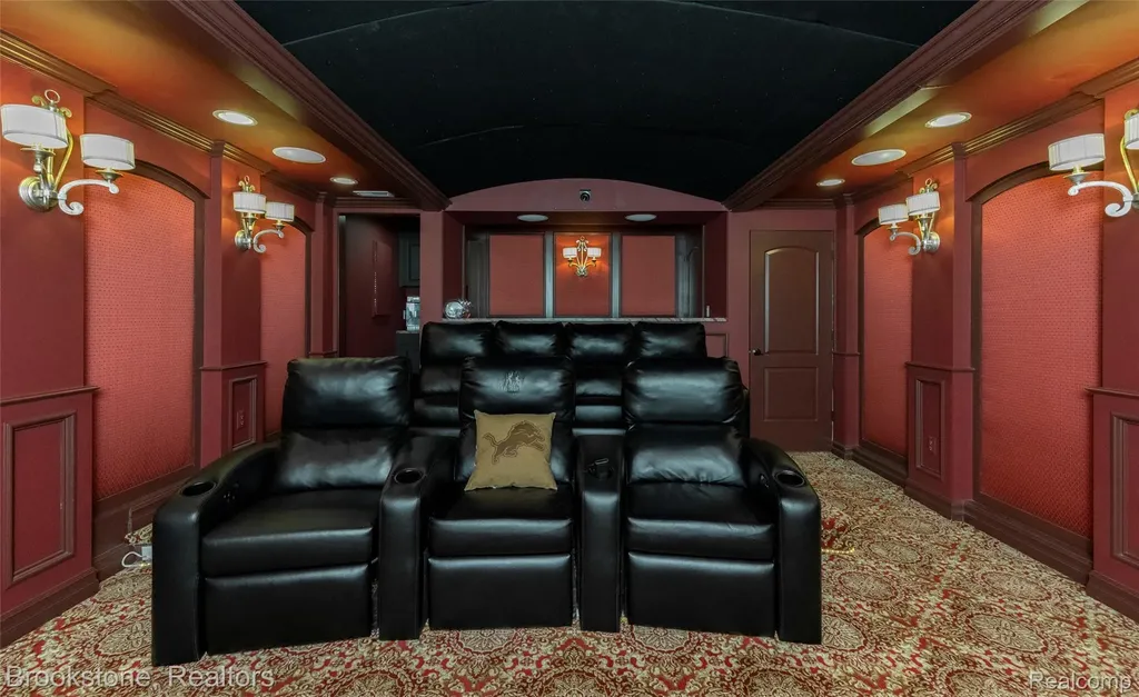 2157 Canterwood Highland Charter Township MI 48357