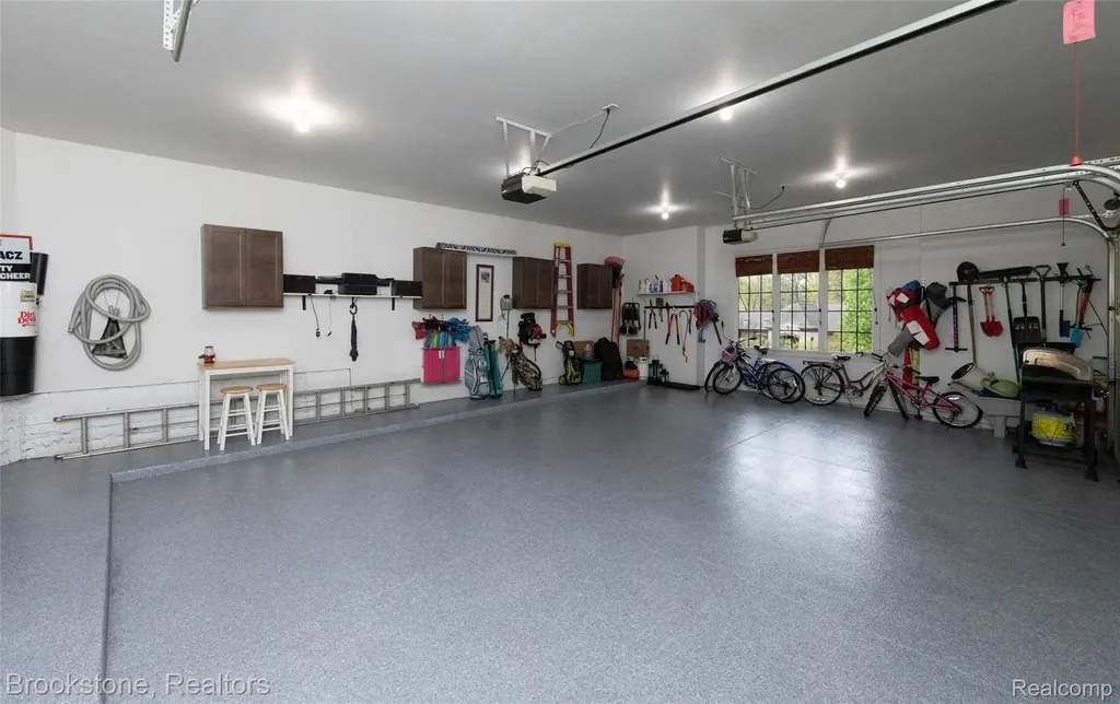 2157 Canterwood Highland Charter Township MI 48357