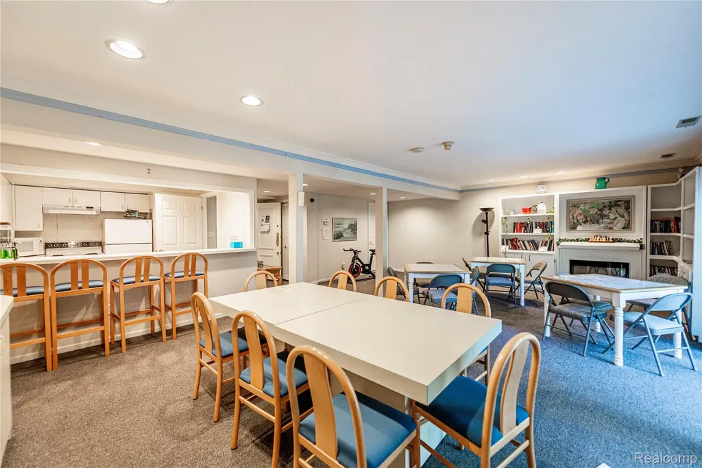 19710 W 13 Mile Road Beverly Hills Village MI 48025