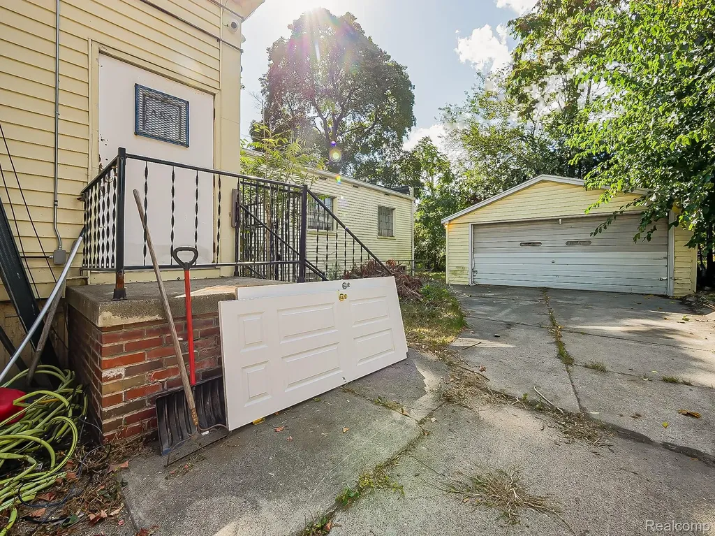 491 E Grand Boulevard Detroit City MI 48207