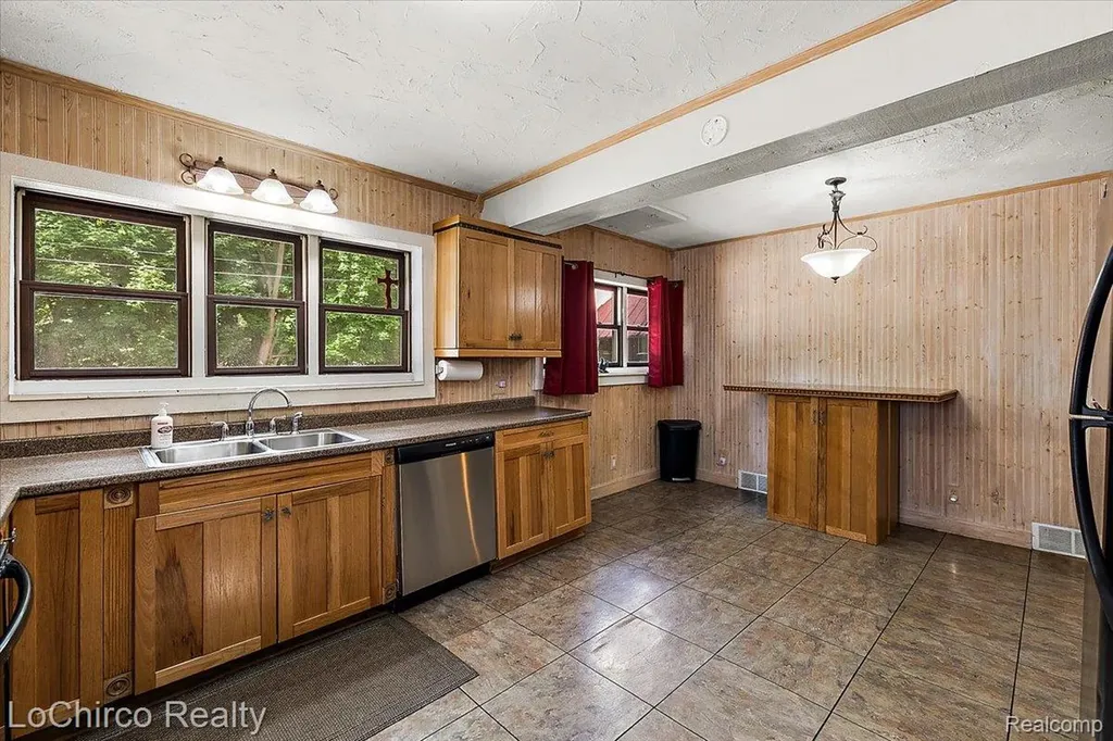 8646 Thendara Boulevard Independence Charter Township MI 48348