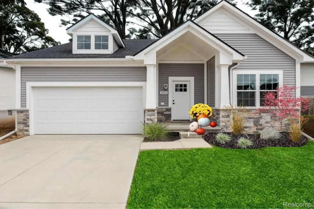 Lyon Charter Township MI, 22622 Pine Drive