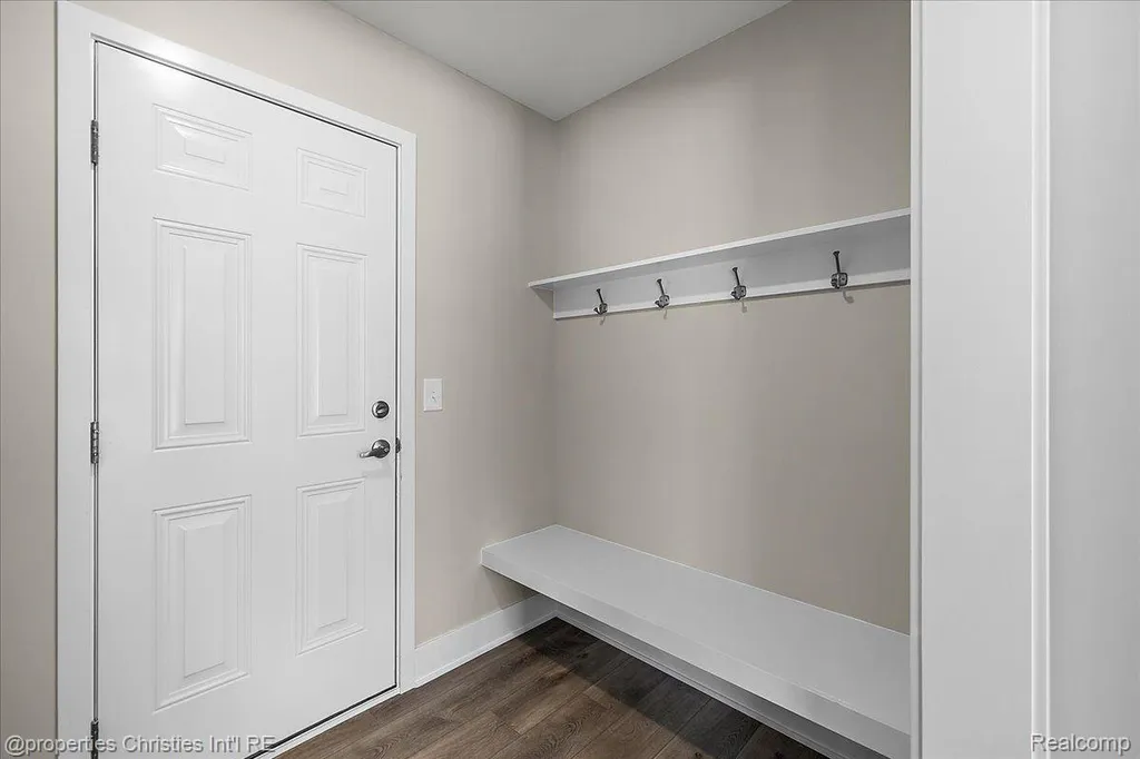 577 W Lake Street South Lyon City MI 48178