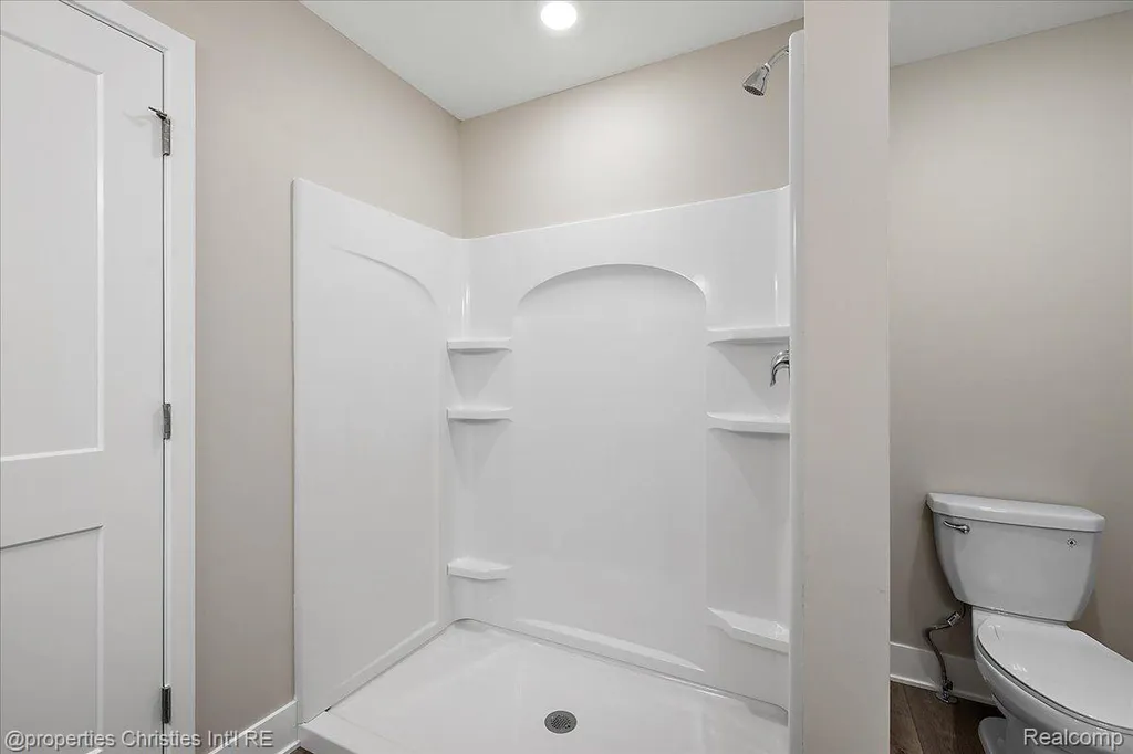 577 W Lake Street South Lyon City MI 48178