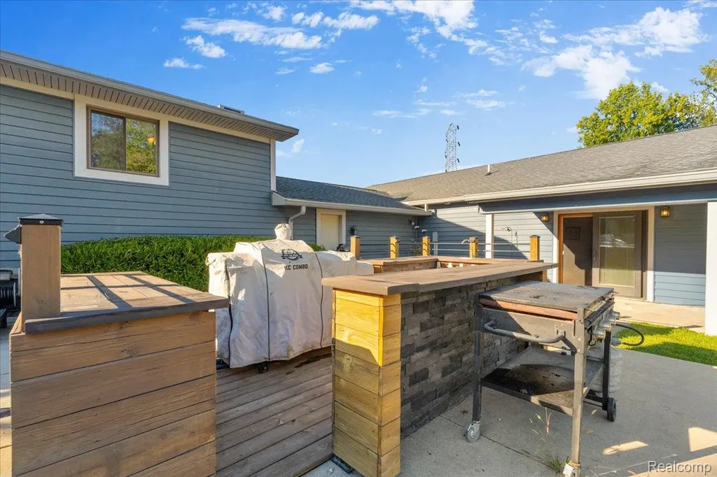 27520 West Road Huron Charter Township MI 48164
