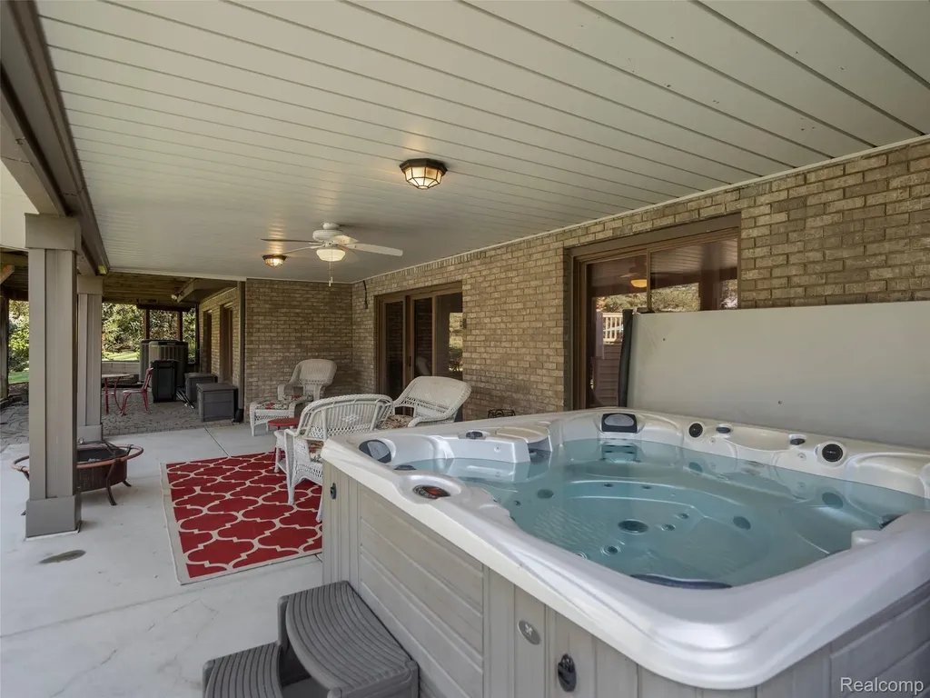 5724 Murfield Drive Rochester City MI 48306
