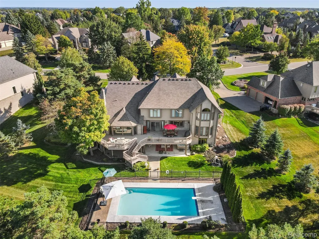 5724 Murfield Drive Rochester City MI 48306