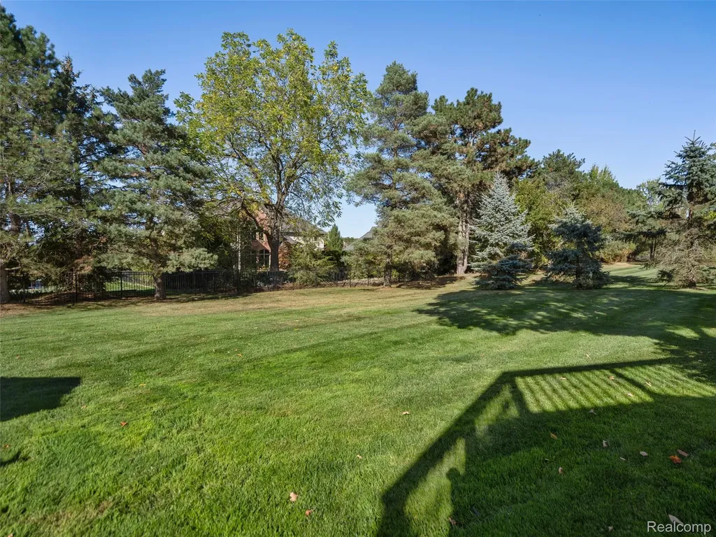 5724 Murfield Drive Rochester City MI 48306