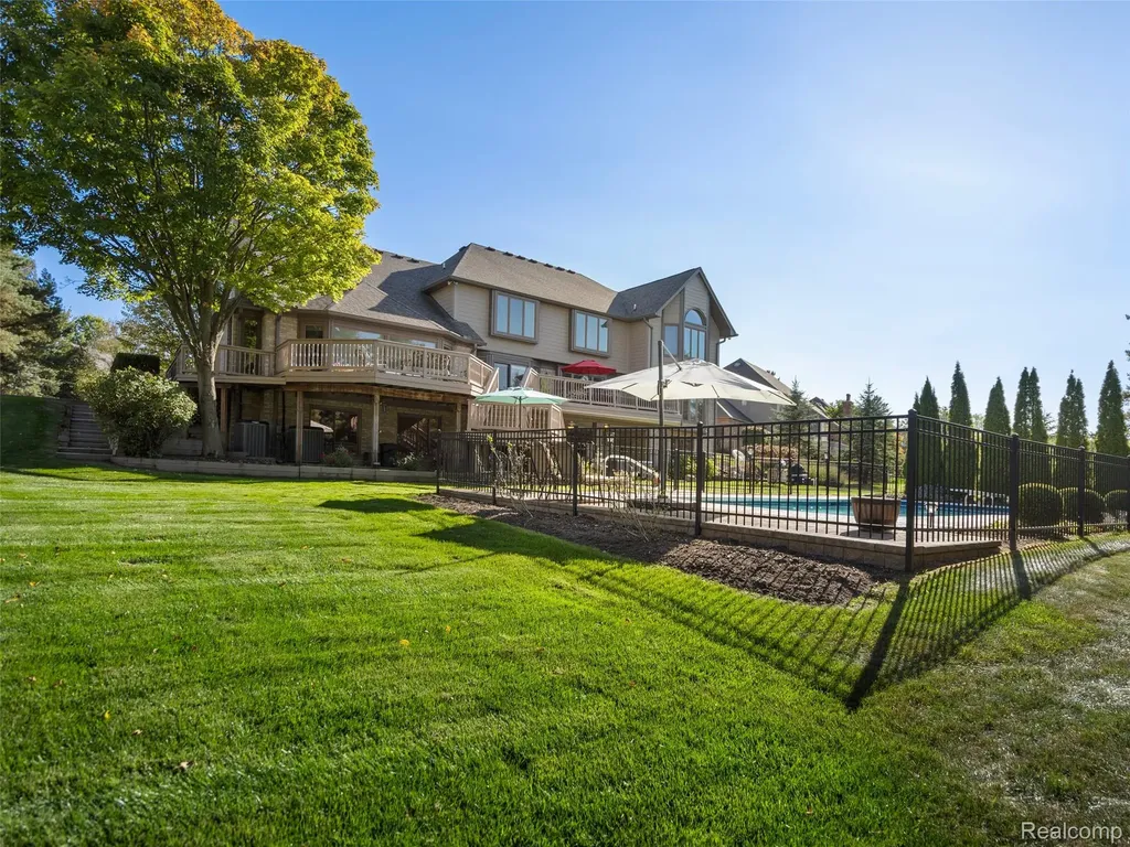 5724 Murfield Drive Rochester City MI 48306