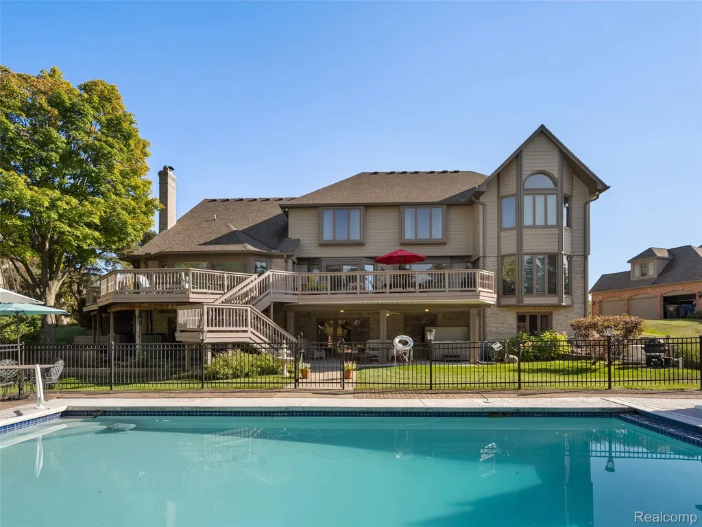 5724 Murfield Drive Rochester City MI 48306