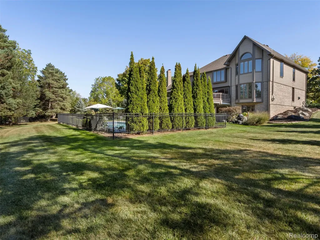 5724 Murfield Drive Rochester City MI 48306