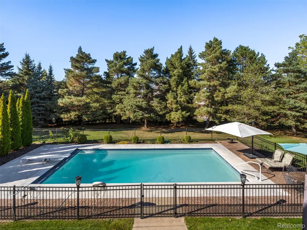 5724 Murfield Drive Rochester City MI 48306
