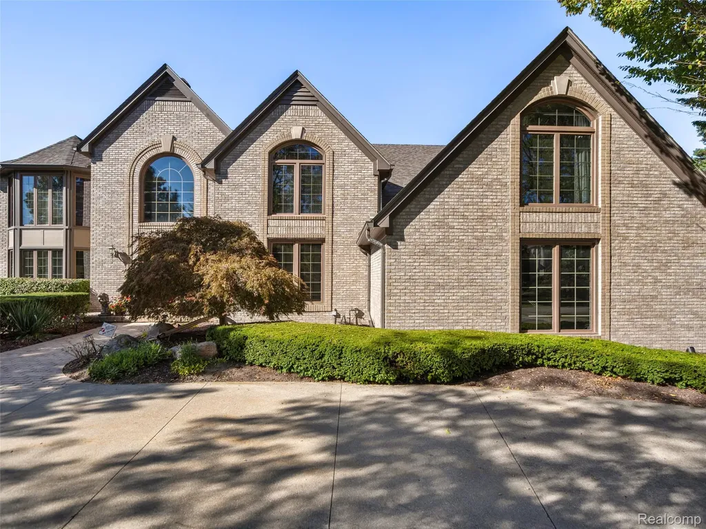 5724 Murfield Drive Rochester City MI 48306