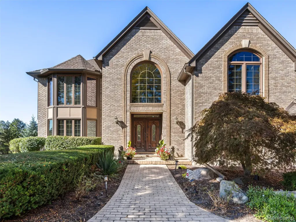 5724 Murfield Drive Rochester City MI 48306