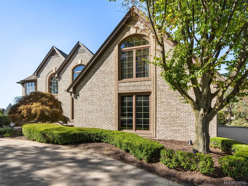 5724 Murfield Drive Rochester City MI 48306