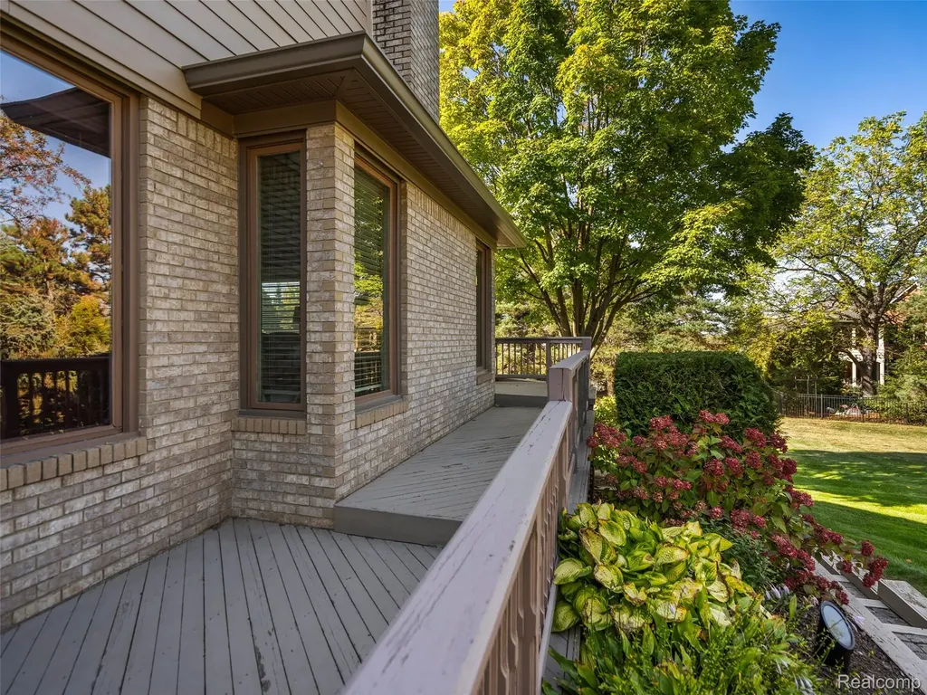 5724 Murfield Drive Rochester City MI 48306