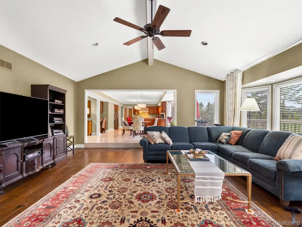 5724 Murfield Drive Rochester City MI 48306