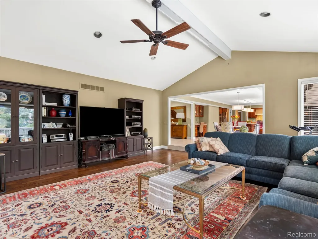5724 Murfield Drive Rochester City MI 48306