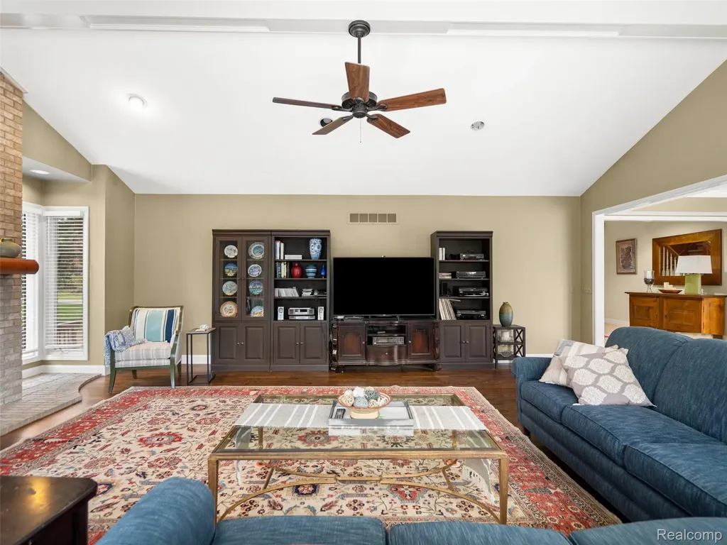 5724 Murfield Drive Rochester City MI 48306