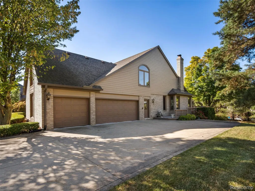 5724 Murfield Drive Rochester City MI 48306