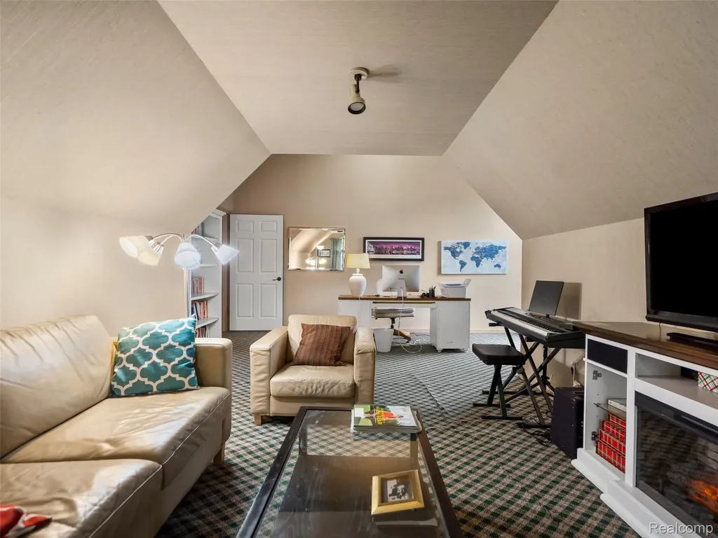 5724 Murfield Drive Rochester City MI 48306