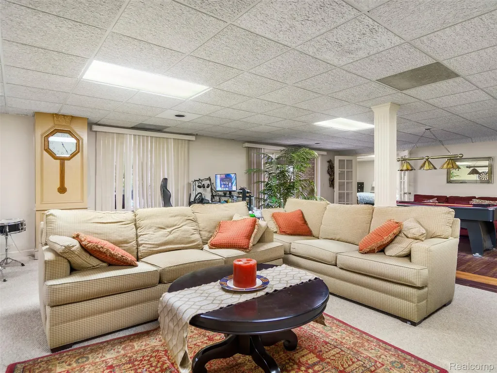 5724 Murfield Drive Rochester City MI 48306