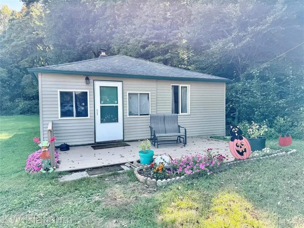 6493 Benoit Road Clay Township MI 48001