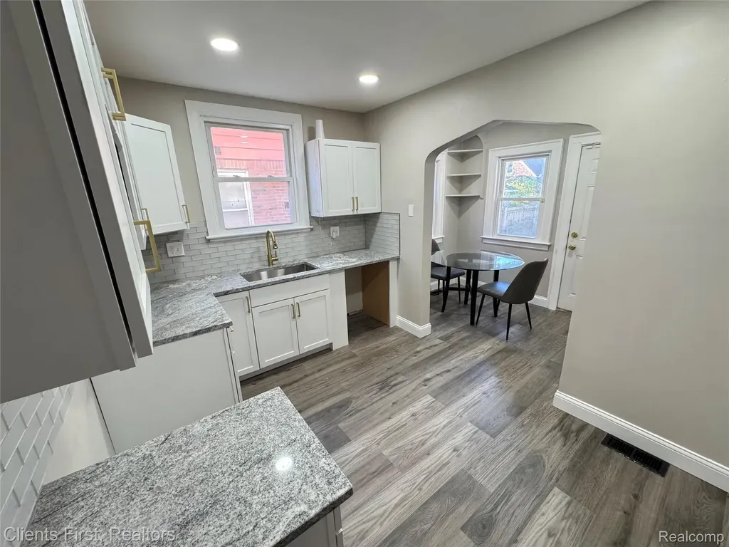 18467 Santa Rosa Drive Detroit City MI 48221