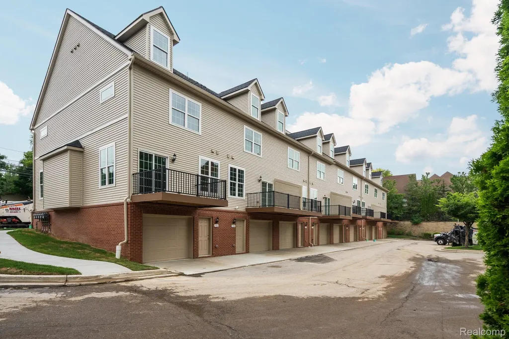 518 Village Lane Milford Village MI 48381